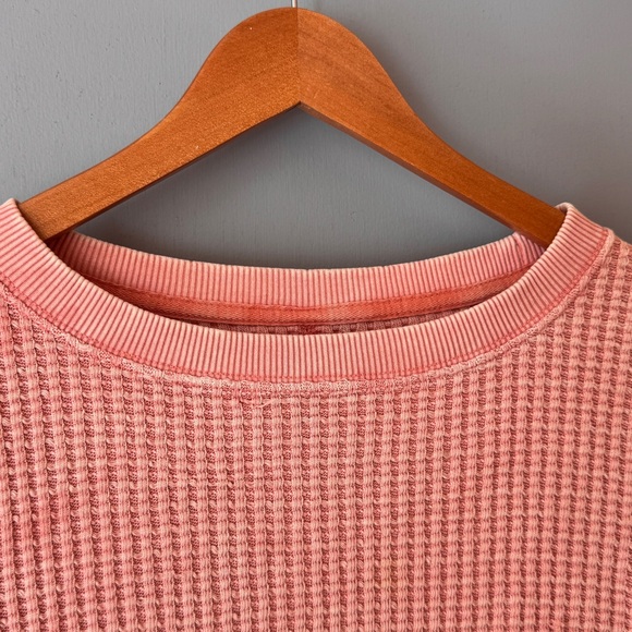 🎅 3/$15 American Eagle Pink Waffle Knit Sweater - Picture 3 of 12